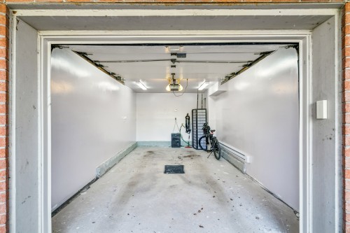 Garage - 23 Av. De Naples, Candiac, QC - Indoor Photo Showing Garage