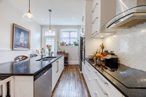 Kitchen - 377 Av. Claremont, Westmount, QC - Indoor Photo Showing Kitchen With Double Sink With Upgraded Kitchen