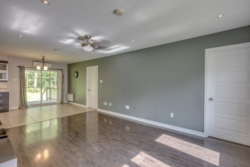 Salon - 2692 Av. Therrien, Mascouche, QC - Indoor Photo Showing Other Room