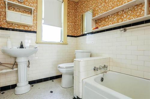 965 Mcmillan Ave, Winnipeg, MB - Indoor Photo Showing Bathroom