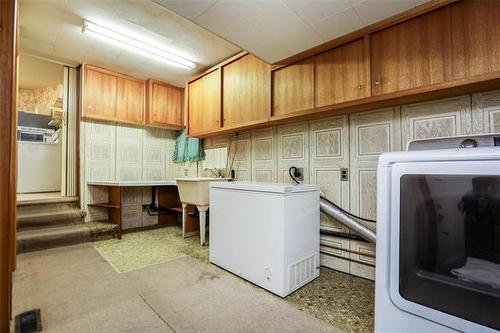 965 Mcmillan Ave, Winnipeg, MB - Indoor Photo Showing Laundry Room