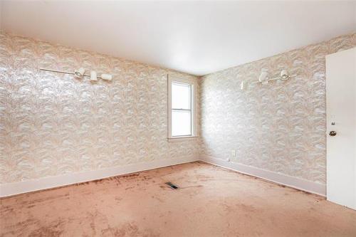 965 Mcmillan Ave, Winnipeg, MB - Indoor Photo Showing Other Room