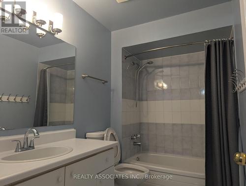 3279 Charlebrook Court, Mississauga, ON - Indoor Photo Showing Bathroom