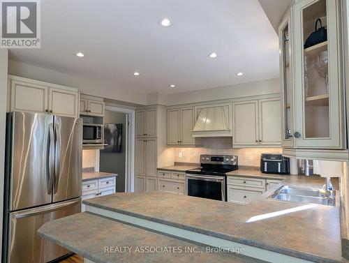 3279 Charlebrook Court, Mississauga, ON - Indoor Photo Showing Kitchen With Double Sink