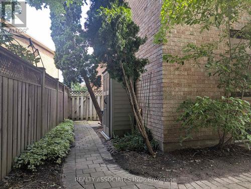 3279 Charlebrook Court, Mississauga, ON - Outdoor