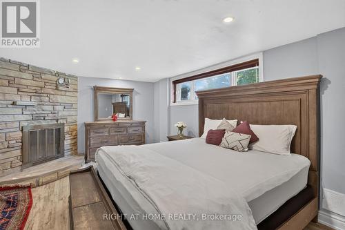 1385 Chartrand Avenue, Ottawa, ON - Indoor Photo Showing Bedroom