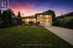 169 KENNARD AVENUE Toronto, ON M3H 4M8