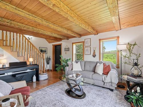 96 Smeltzer Road, Upper Vaughan, NS - Indoor Photo Showing Living Room