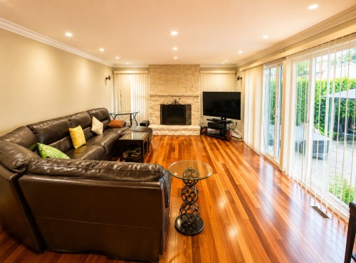 Salle familiale - 307 Fleet Drive, Beaconsfield, QC - Indoor Photo Showing Living Room With Fireplace