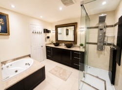 Salle de bains attenante à la CCP - 