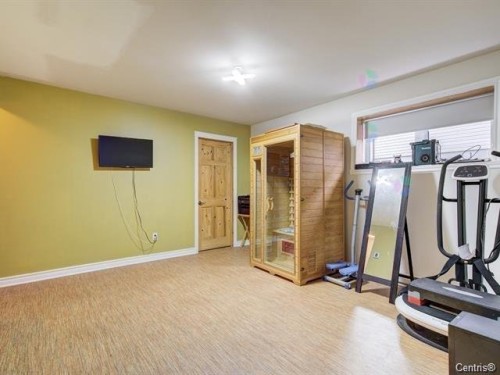 Salle familiale - 87  - 89 Place Du Refuge, Sainte-Adèle, QC - Indoor Photo Showing Gym Room
