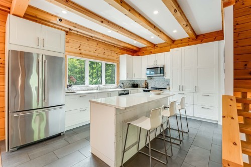 Kitchen - 19 Ch. Des Roches, La Pêche, QC - Indoor Photo Showing Kitchen With Upgraded Kitchen
