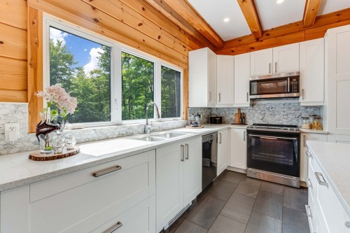 Kitchen - 19 Ch. Des Roches, La Pêche, QC - Indoor Photo Showing Kitchen With Double Sink