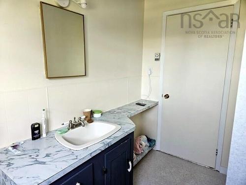 7631 Upper Wood'S Harbour, Upper Woods Harbour, NS - Indoor Photo Showing Bathroom