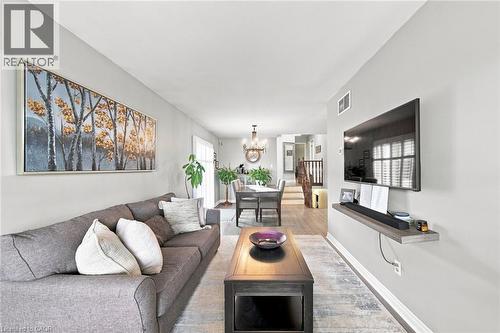 143 Independence Drive, Hamilton, ON - Indoor Photo Showing Living Room