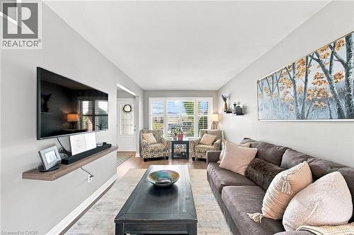 143 Independence Drive, Hamilton, ON - Indoor Photo Showing Living Room