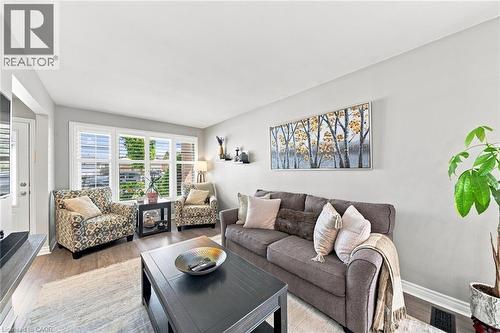 143 Independence Drive, Hamilton, ON - Indoor Photo Showing Living Room