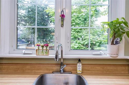 508 Montague Ave, Winnipeg, MB - Indoor Photo Showing Kitchen