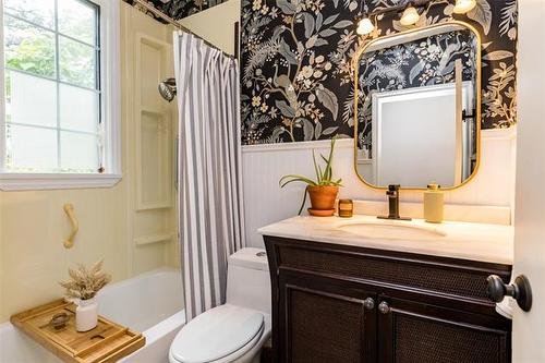 508 Montague Ave, Winnipeg, MB - Indoor Photo Showing Bathroom