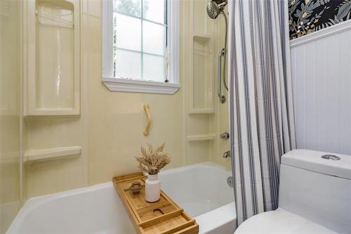 508 Montague Ave, Winnipeg, MB - Indoor Photo Showing Bathroom
