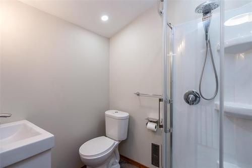 508 Montague Ave, Winnipeg, MB - Indoor Photo Showing Bathroom