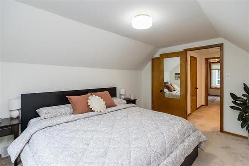 508 Montague Ave, Winnipeg, MB - Indoor Photo Showing Bedroom