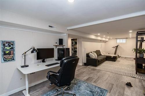 508 Montague Ave, Winnipeg, MB - Indoor Photo Showing Office
