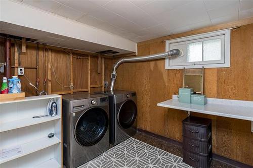 508 Montague Ave, Winnipeg, MB - Indoor Photo Showing Laundry Room