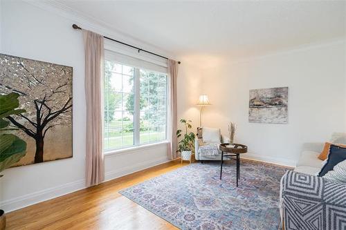 508 Montague Ave, Winnipeg, MB - Indoor Photo Showing Living Room