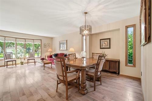 10 Mitchelson Way, Winnipeg, MB - Indoor Photo Showing Dining Room