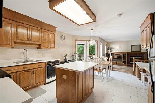 10 Mitchelson Way, Winnipeg, MB - Indoor Photo Showing Other Room