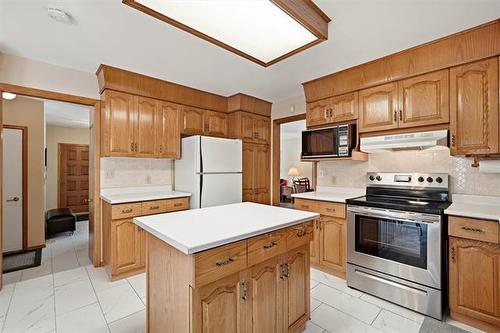 10 Mitchelson Way, Winnipeg, MB - Indoor Photo Showing Kitchen