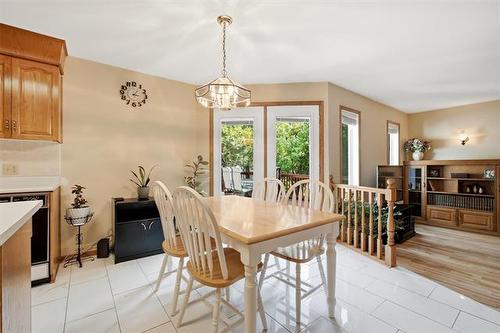 10 Mitchelson Way, Winnipeg, MB - Indoor Photo Showing Dining Room