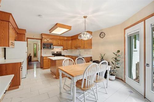 10 Mitchelson Way, Winnipeg, MB - Indoor
