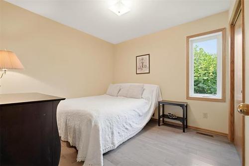 10 Mitchelson Way, Winnipeg, MB - Indoor Photo Showing Bedroom