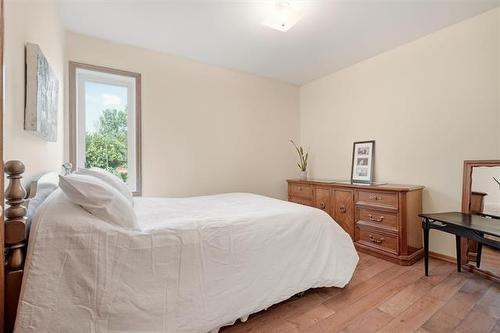 10 Mitchelson Way, Winnipeg, MB - Indoor Photo Showing Bedroom