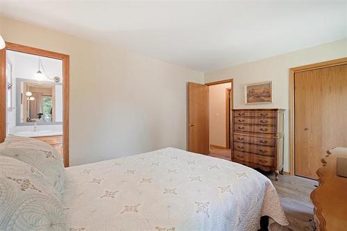10 Mitchelson Way, Winnipeg, MB - Indoor Photo Showing Bedroom
