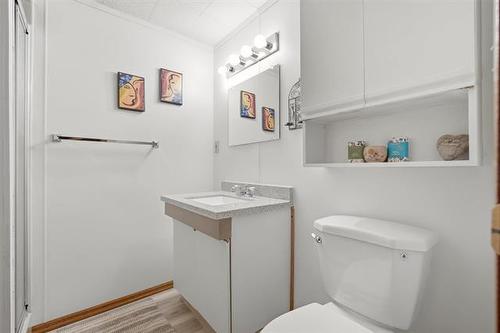 10 Mitchelson Way, Winnipeg, MB - Indoor Photo Showing Bathroom