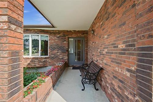 10 Mitchelson Way, Winnipeg, MB - Outdoor