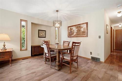 10 Mitchelson Way, Winnipeg, MB - Indoor Photo Showing Dining Room