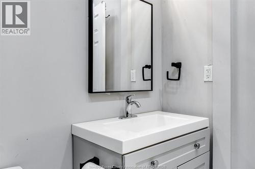 1343 Lillian, Windsor, ON - Indoor Photo Showing Bathroom