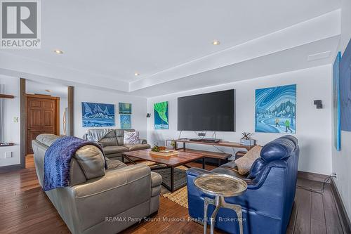 64 Mccords Road, Mckellar, ON - Indoor Photo Showing Living Room