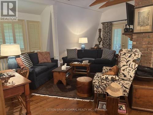 428416 25Th Siderd, Mono, ON - Indoor Photo Showing Living Room