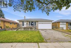 17 AMBERJACK BOULEVARD Toronto, ON M1H 2J2