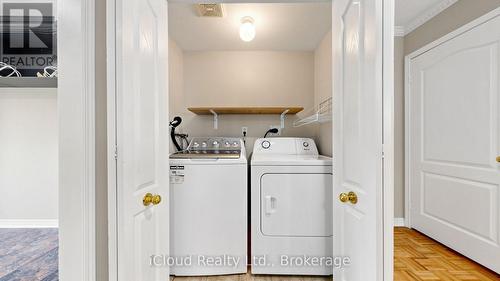 5661 Volpe Avenue, Mississauga, ON - Indoor Photo Showing Laundry Room