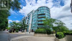404 - 3830 BATHURST STREET Toronto, ON M3H 6C5