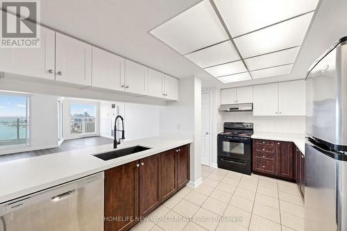3512 - 99 Harbour Square, Toronto, ON - Indoor Photo Showing Kitchen
