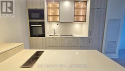 5506 - 11 YORKVILLE AVENUE Toronto, ON M4W 0B7
