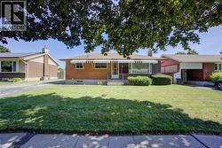 52 QUEENSTON Crescent  Kitchener, ON N2B 2V5