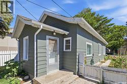 325 M AVENUE N  Saskatoon, SK S7L 2S4